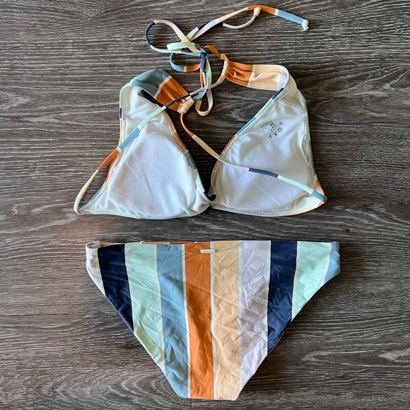 Roxy / Striped Bikini 👙 - Picture 2 of 6